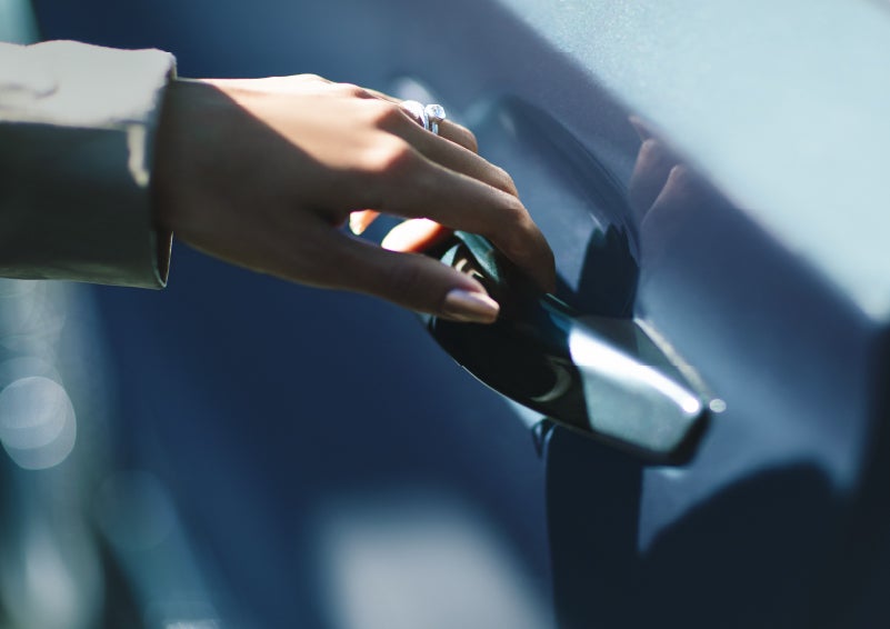 A hand gracefully grips the Light Touch Handle of a 2024 Lincoln Aviator® SUV to demonstrate its ease of use | Beach Lincoln in Myrtle Beach SC